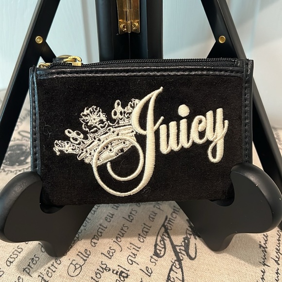 Velvet JUICY COUTURE Y2K shoulder bag with beautiful embroidery and wristlet - Picture 4 of 16